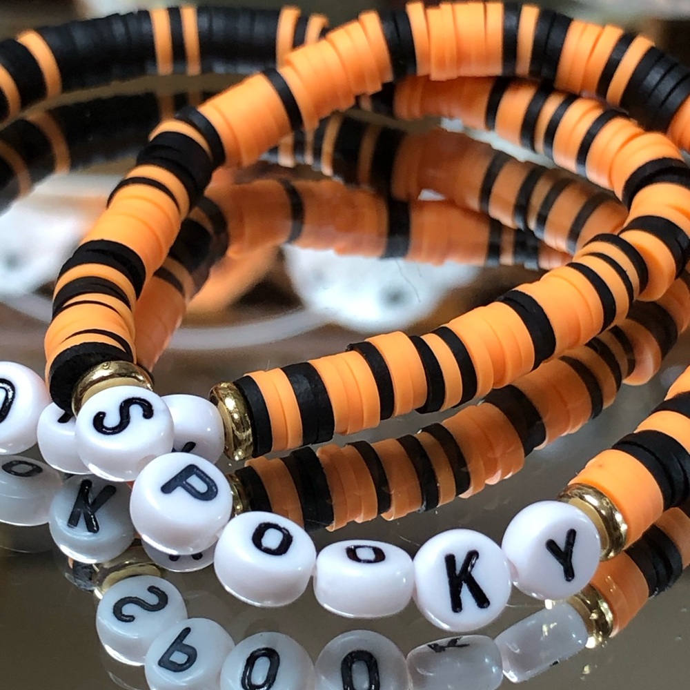 🎃Spooky Beaded Bracelet - Orange and Black-Listing is for 1 - Picture 4 of 4